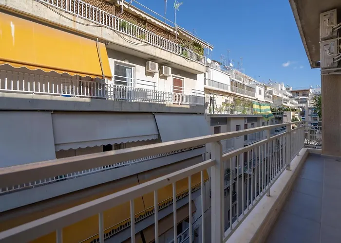 Urban Boho Apartment In Koukaki