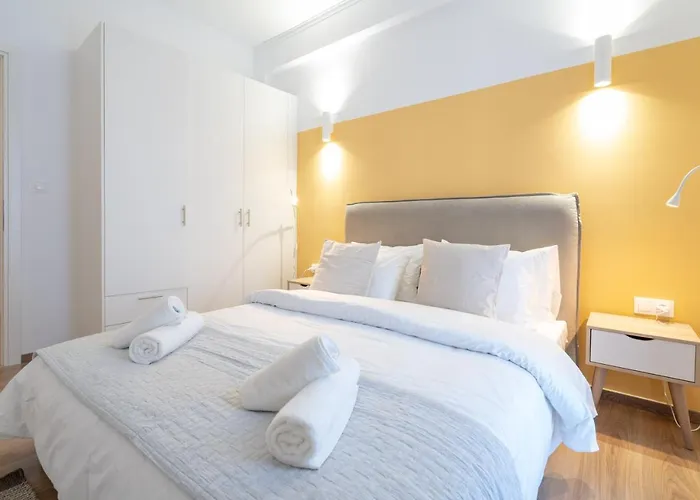 Urban Boho Apartment In Koukaki